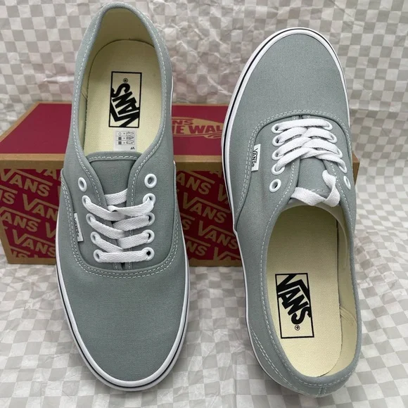 Vans Men’s Lt Gray Canvas Authentic
Color Theory Pure Grey
VN000D7YEPO Sneakers - Picture 4 of 16